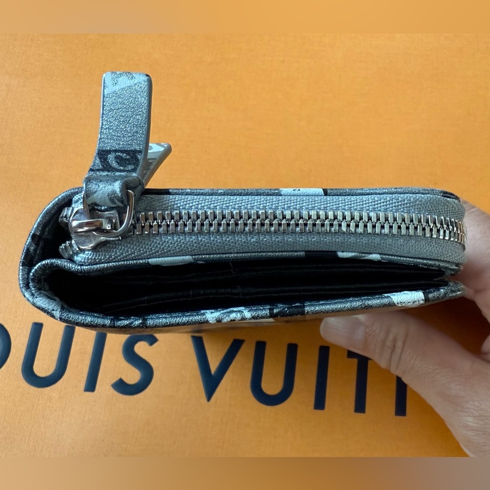 Balenciaga Silver Compact Wallet - Picture 6 of 8
